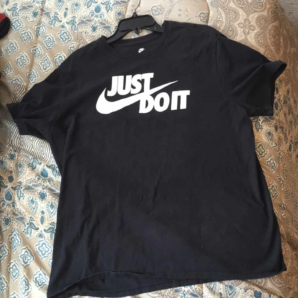 NIKE Tee